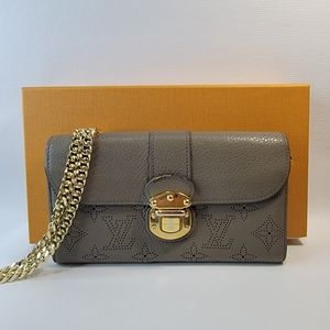 LOUIS VUITTON Mahina Amelia Leather Bifold Long Wallet